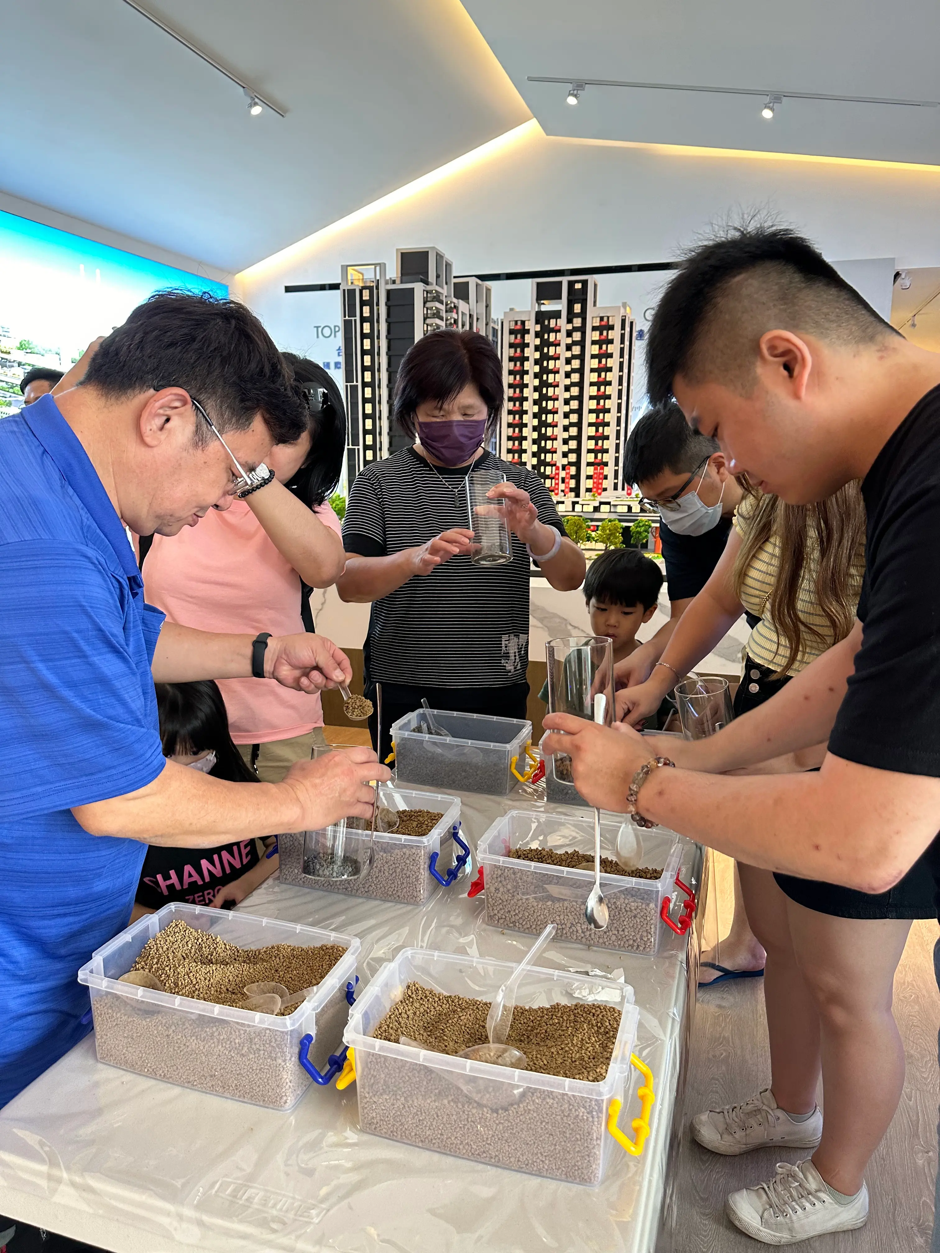 達麗建設建商酬賓活動：30 人手作苔蘚生態瓶 Moss Terrarium 課程成果，展現綠色建築生活美學。