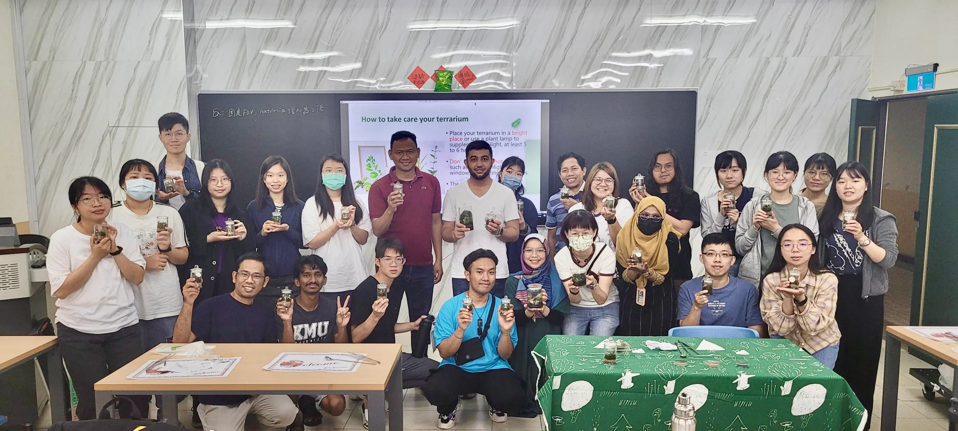 高雄醫學大學國際學生全英文苔蘚生態瓶課程：KMU University English-teaching Moss Terrarium Workshop for International Students