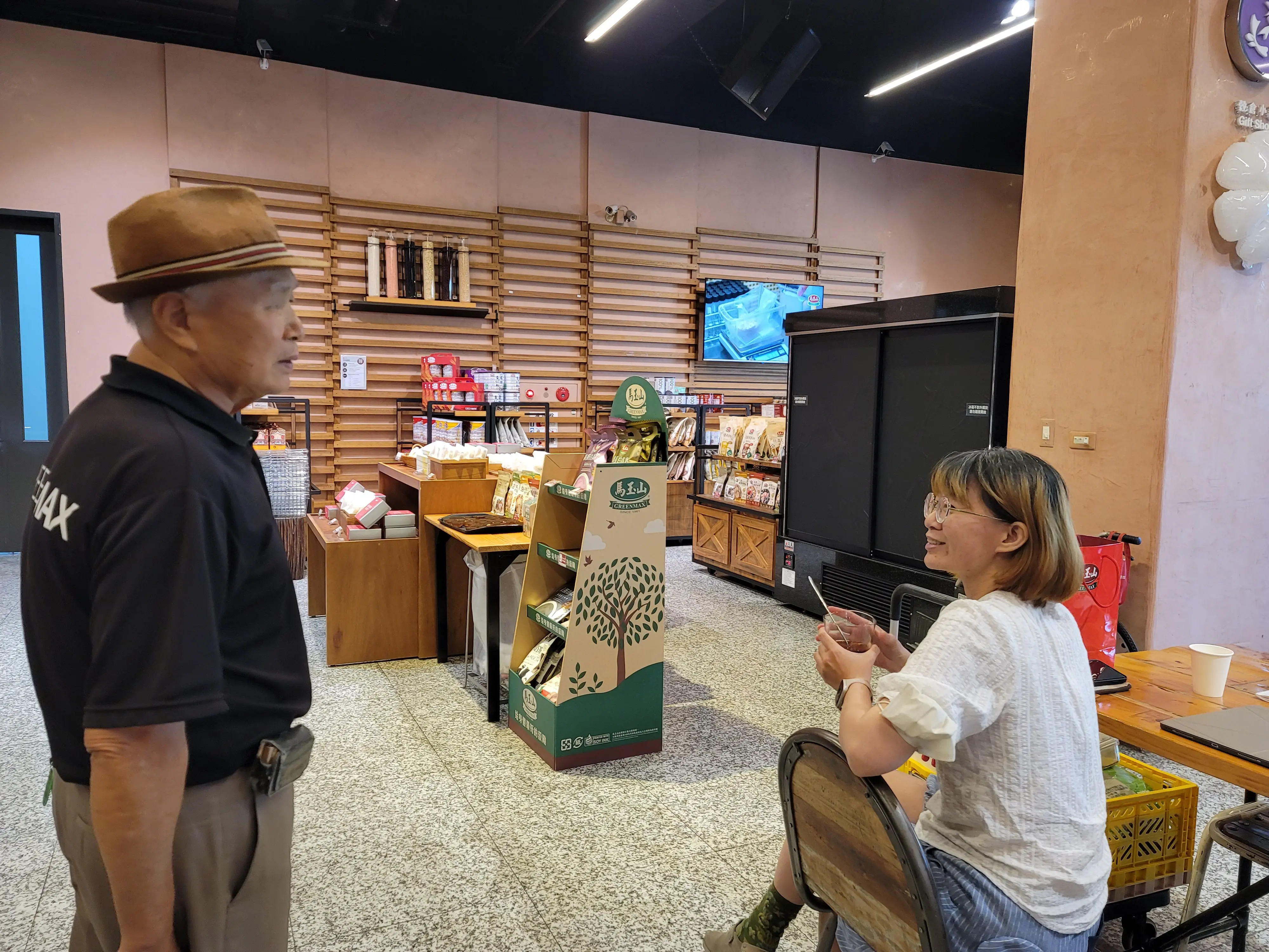 日和植所主理人Momo老師與馬玉山食品創辦人老董事長蔡國榮先生於高雄紅頂穀創臨桌漫談